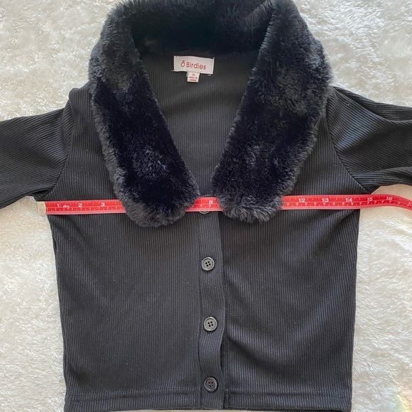 SOLD -Faux-Fur Collar Ribbed Crop Top - Picture 5 of 8